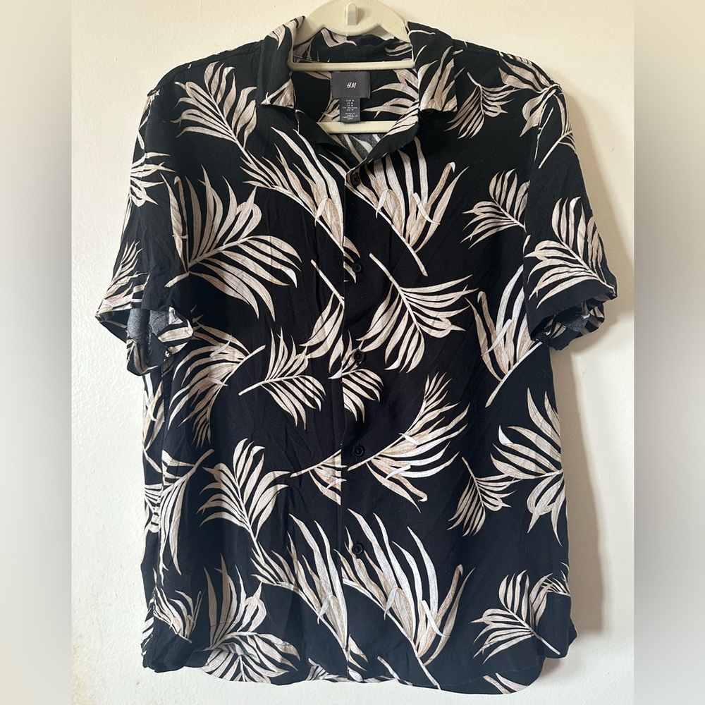 H&M Black and White Leaf Patterned Shirt